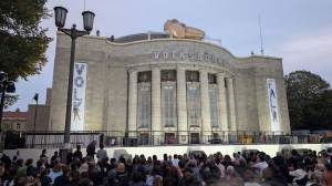 Ein performativer Waschgang. Eine Performance von Florentina Holzinger an der Volksbühne