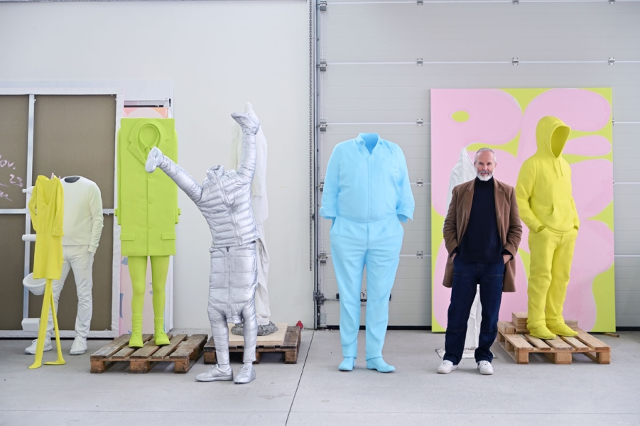 „Segeln in ziellosen Kreisen“ - Ein Interview mit Erwin Wurm